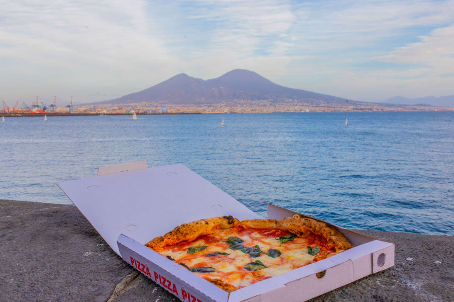 Pizza an Vesuvio view